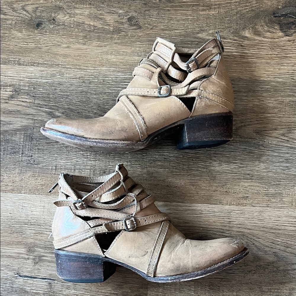 Freebird stair cutout stray ankle boots size 7